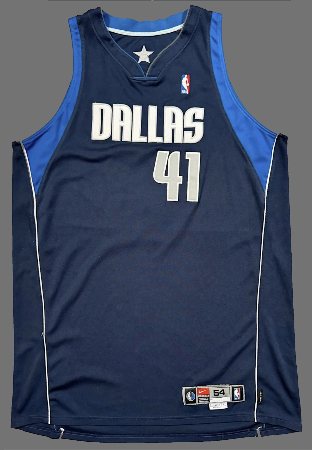 Dallas Mavericks navy away jersey, number 41.